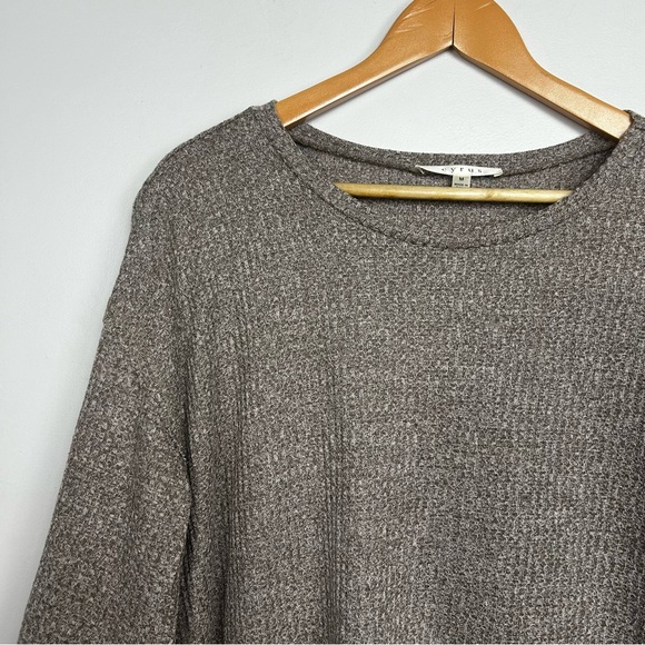 Cyrus 3/4 length sleeve in warm grey - Picture 2 of 7